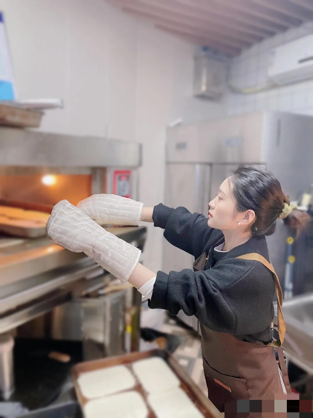 安徽滁州，潘晓梅，卖烧饼12年，攒下近百万积蓄，却不顾老公孩子反对，为弟弟购置1