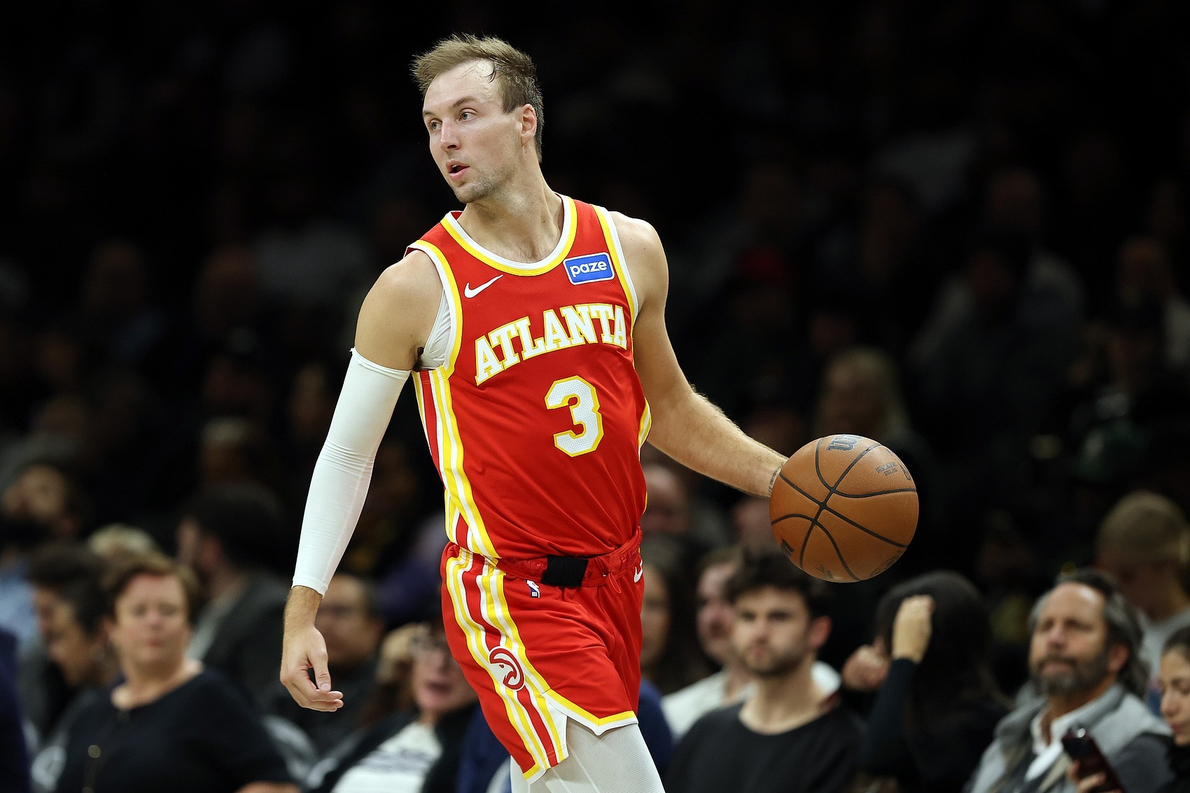 肯纳德可以出战今天湖人与勇士的比赛，完成首秀。nba湖人