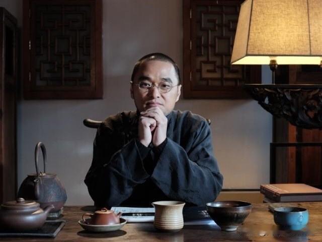 作家冯唐说：“最消耗人能量的不是吃喝嫖赌，而是负面情绪。一件事没办好，一句话没