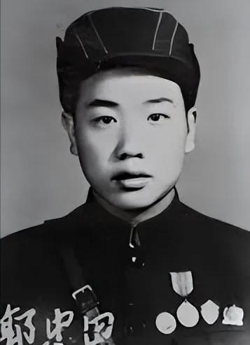 1950年11月30日，一位志愿军排长无视上级命令，放弃驻守高地，放走了美军的5