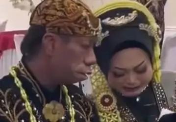 印尼婚俗本奇葩，乳臭少年娶大妈。大妈年逾七十岁，小伙尚未满十八。铁打新