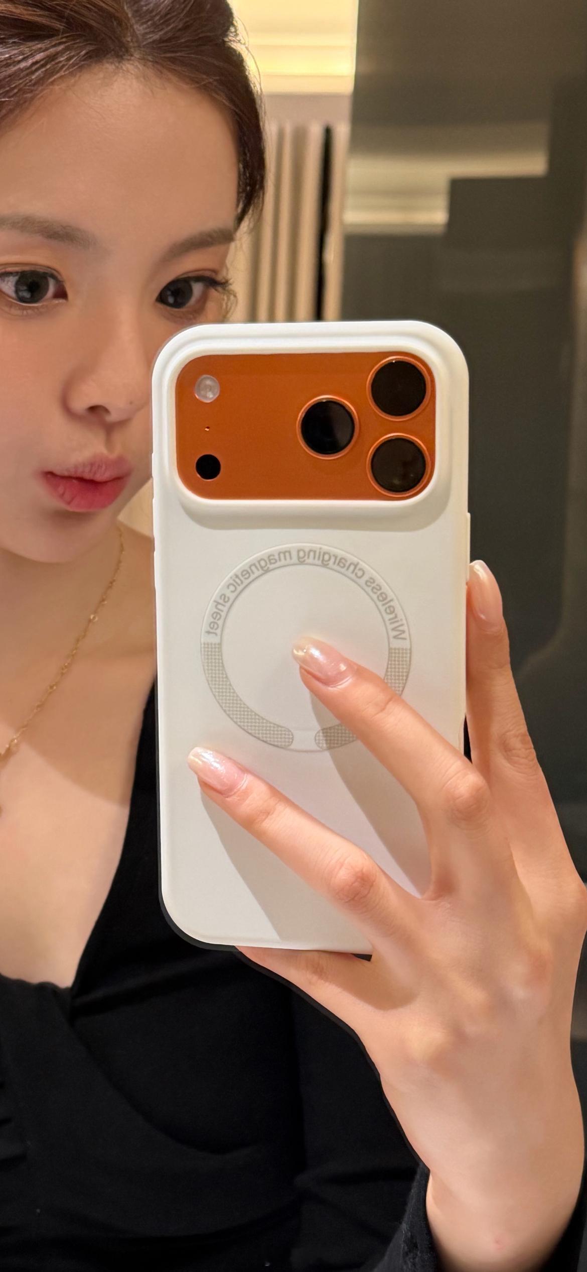 橙色iPhone17ProMax配白色手机壳，好看吗？​​​