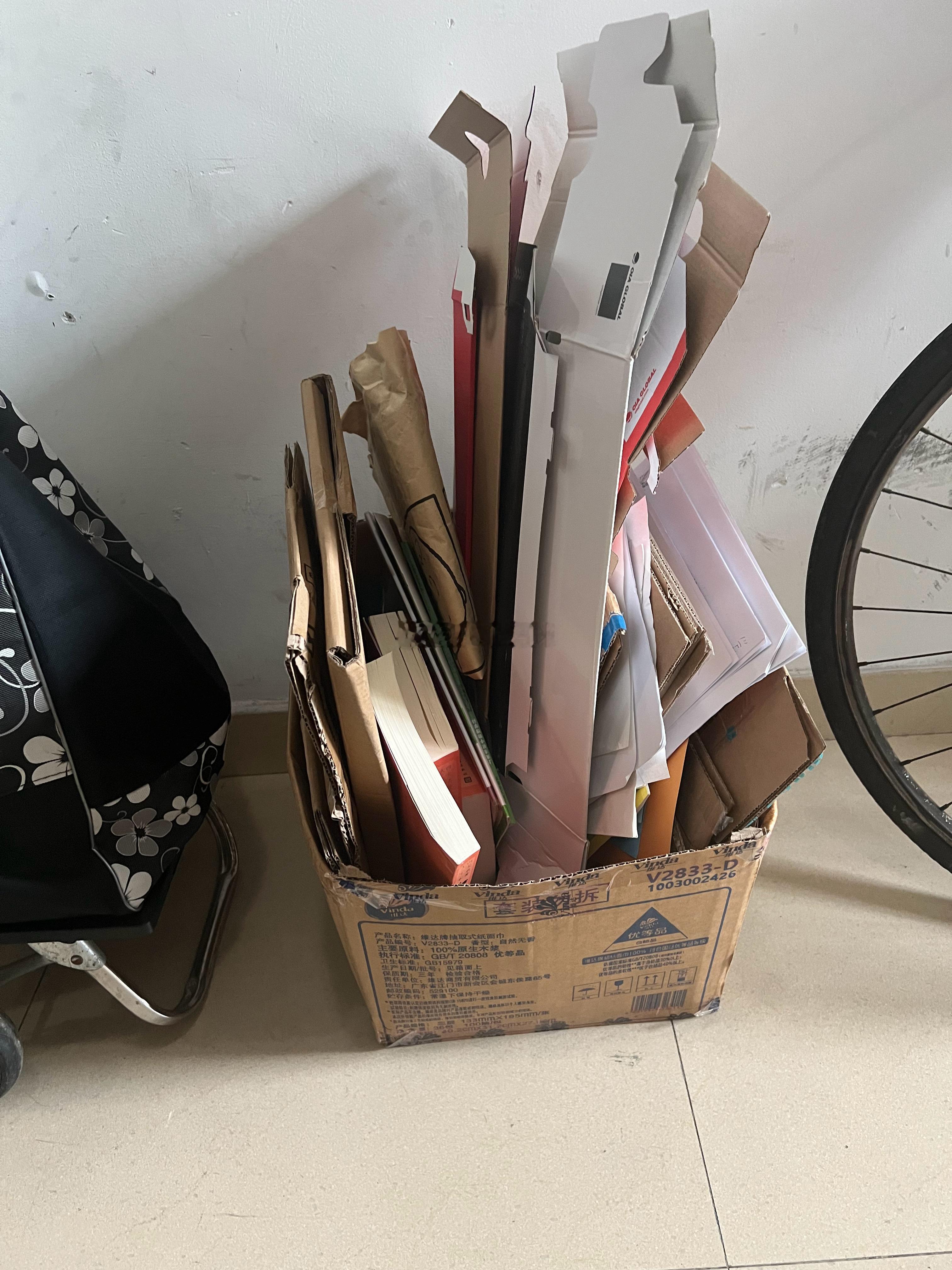 家居收纳快递那么多纸板箱以前我都直接扔掉了现在定期让人回收掉夏天饮料喝的多瓶