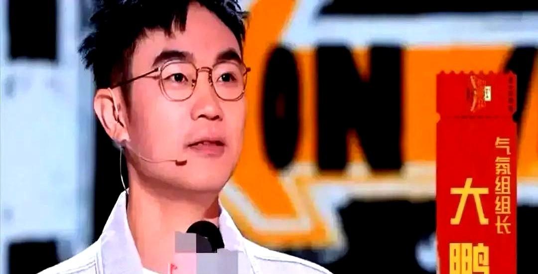 赵本山送大鹏一张公交卡，这事儿现在看真绝了。2015年《煎饼侠》票房冲到11