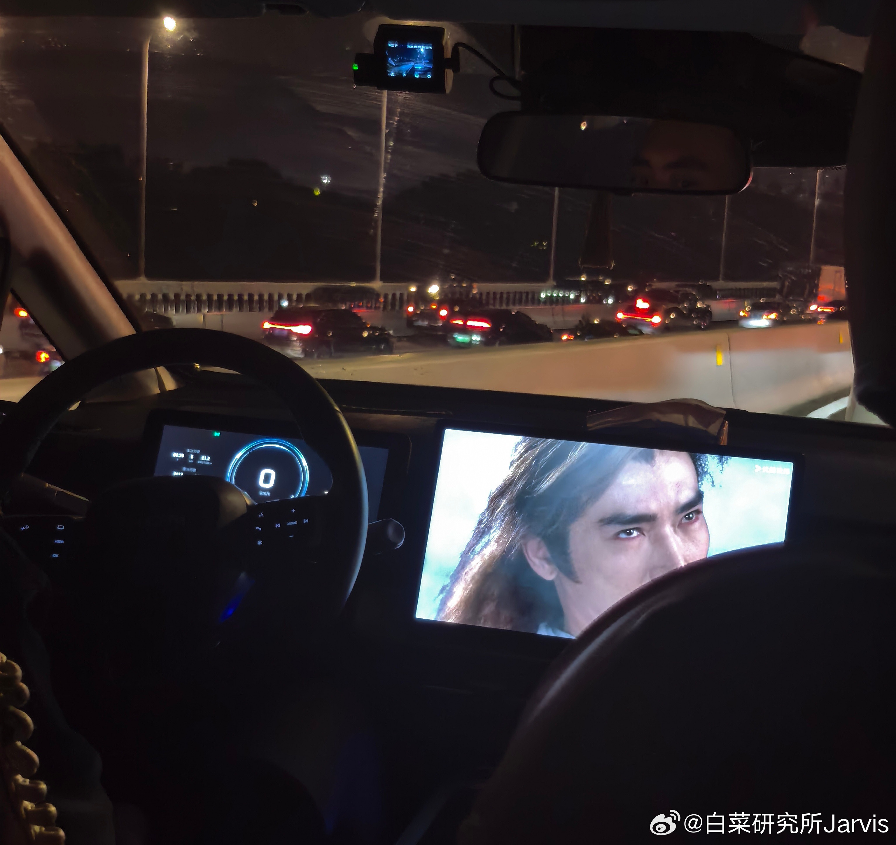 害怕，司机在看电视剧[晕]​​​