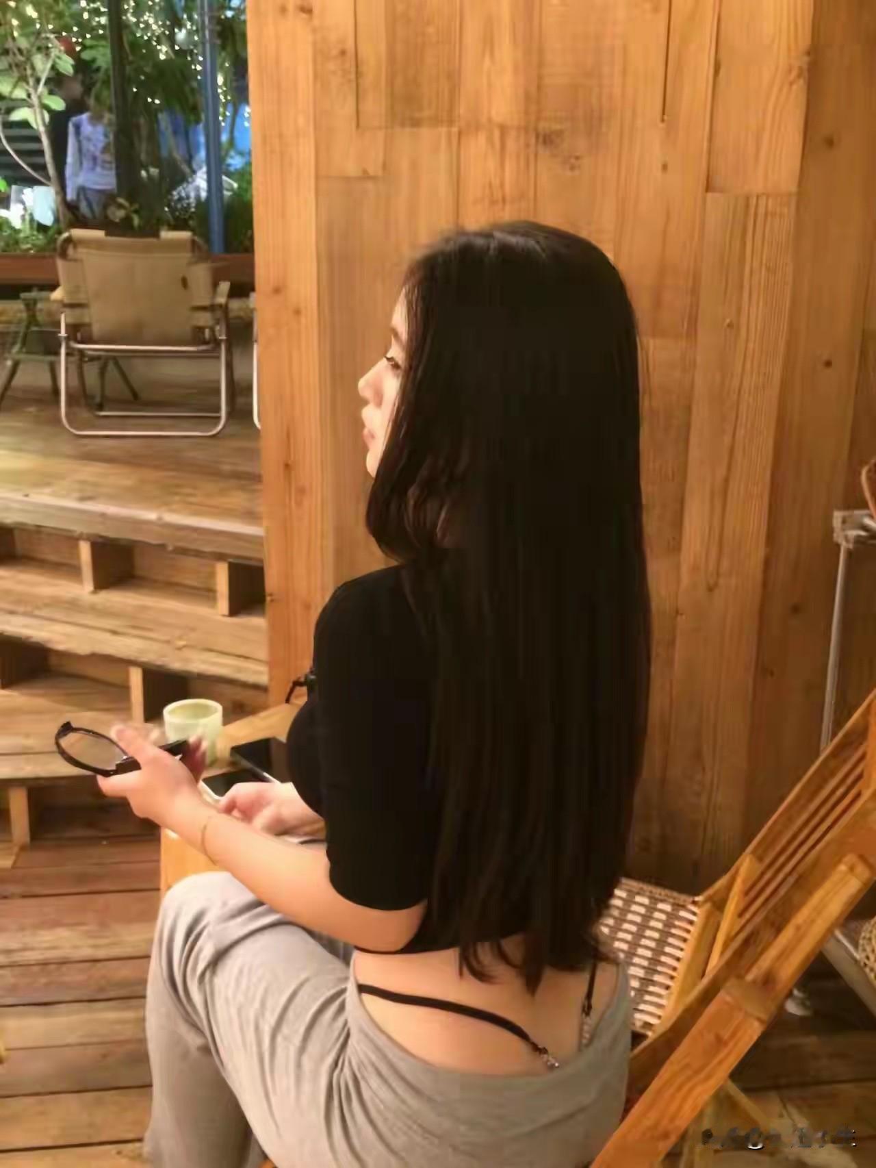 镜中人影，似水流年。