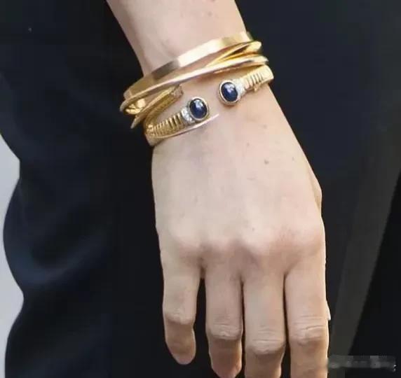 网友猜测梅根是永远不会和哈里离婚的，离婚就没有每年的250万英镑和戴安娜梅根最近