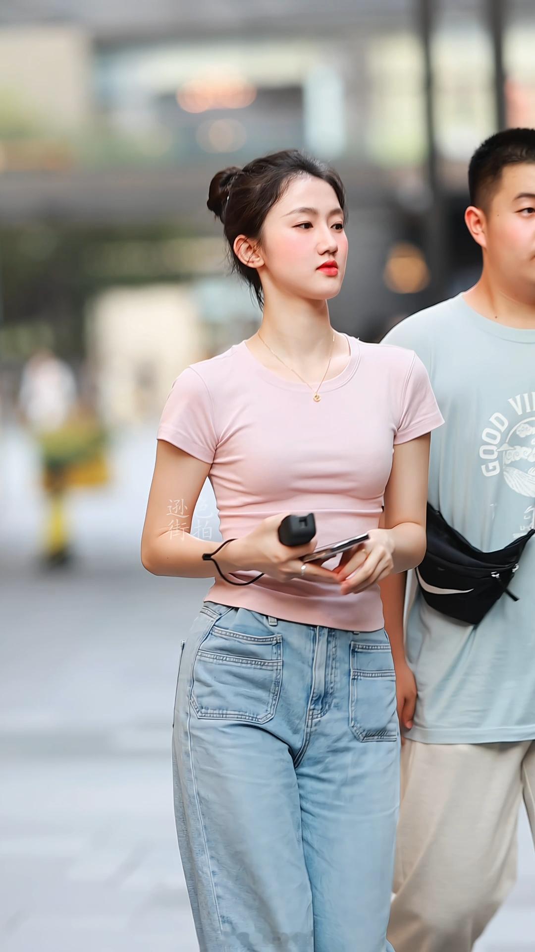【成都街拍】周六，宝贝们早安！丨摄影拍照每日穿搭​​​