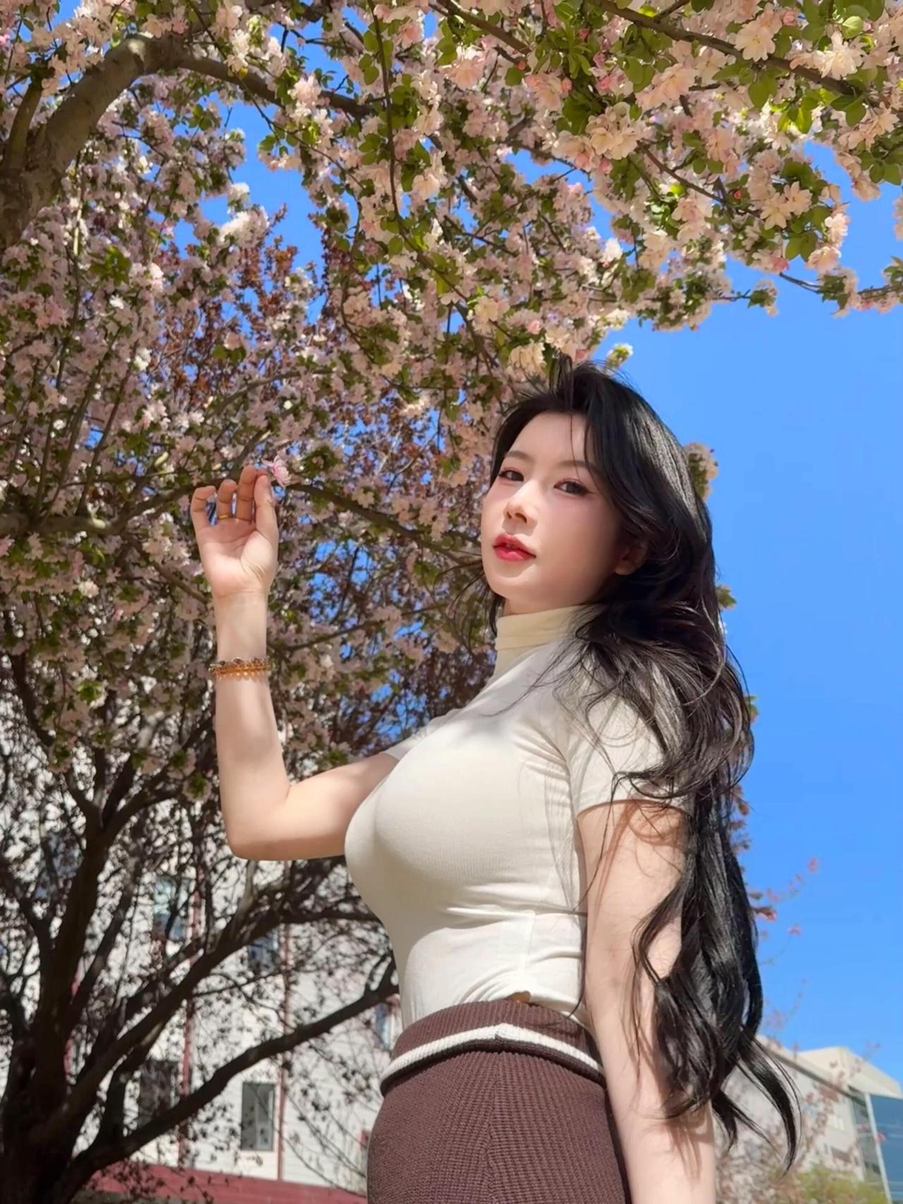       只要有花开，生命就不会黯淡。      当第一缕春风吻醒花苞