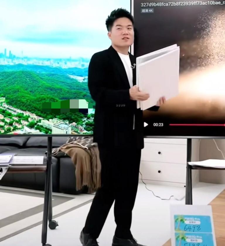 董宇辉没喊口号，直接把三家品牌叫到一块儿对质。创维要收200块安装费？行，当