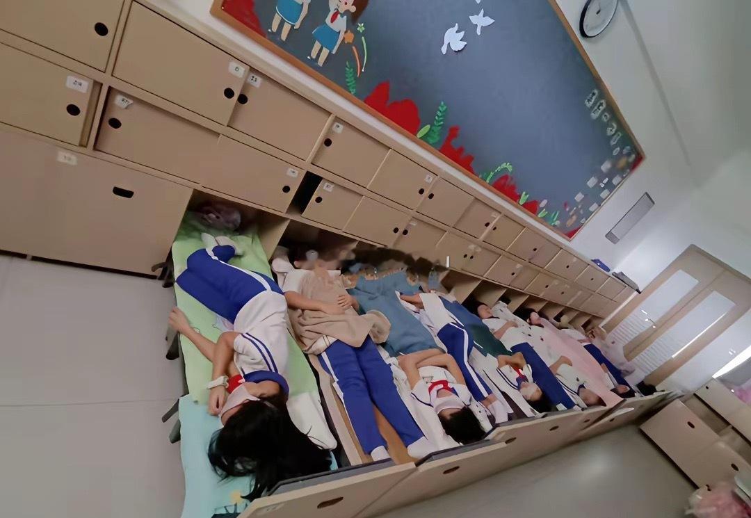 学校是学习的地方，有必要把经费花在学生午休这一个小时里吗？​​​