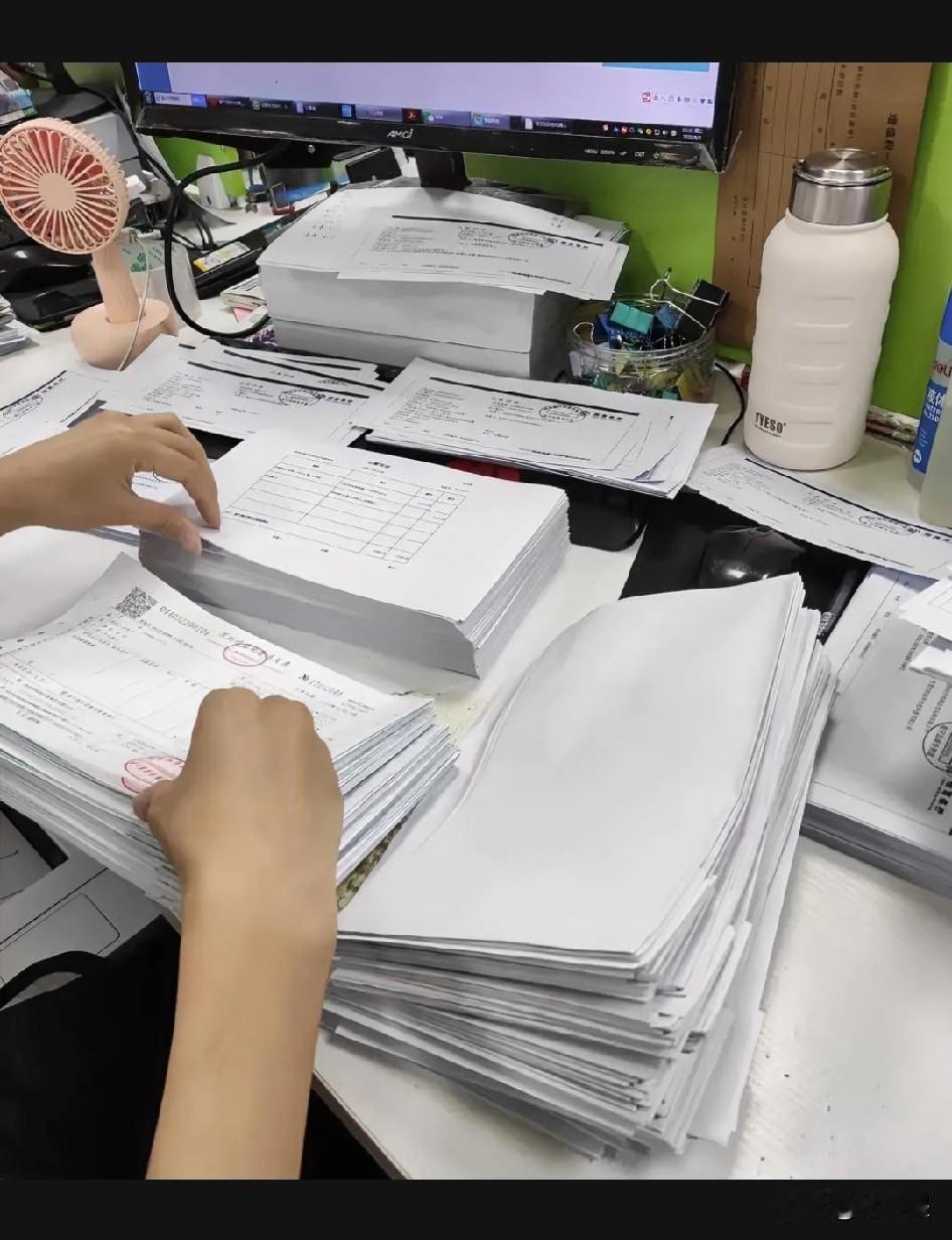 财务部有个姐真的牛，56岁，一个月拿3份收入，人家不可是洗碗送外卖之类，她是公司