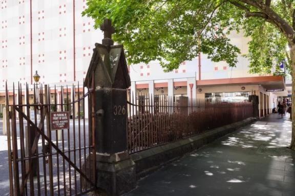 澳洲墨尔本CBD又现持刀伤人！澳洲墨尔本CBD又现持刀伤人！tradie见义勇