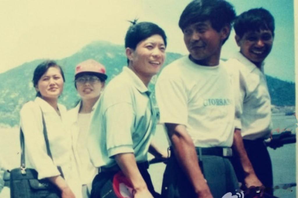 现在村里拿到高养老金的退休人员，绝大多数在当年是吃过某种红利的。比如当年的民