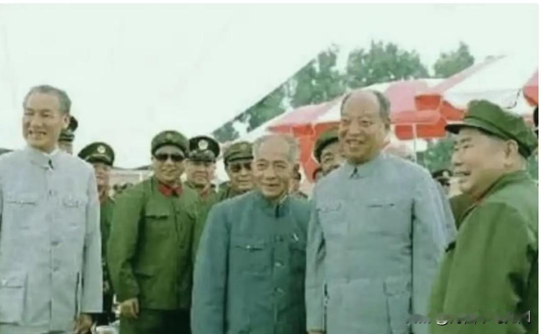 1984年6月，刘复之、彭真、陈丕显、杨得志在北京一同观看驻京武警与公安干警训练