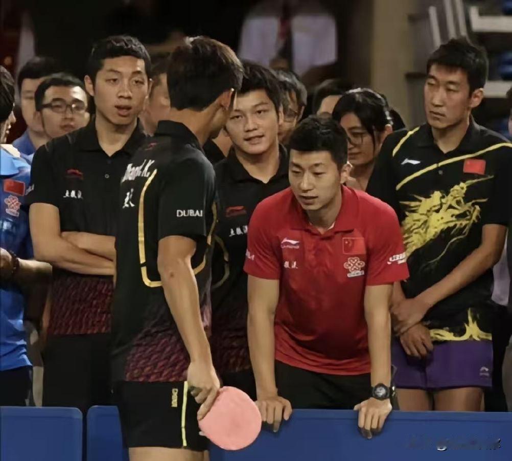 马龙现在如果进体制也很尴尬，差不多年龄的丁宁已经是先农坛校长了，他去给什么位置？