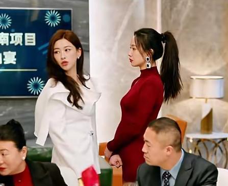 结婚十年全职太太，丈夫出轨小三竟是客户？她净身出户，选择从酒店保洁员干起，这女