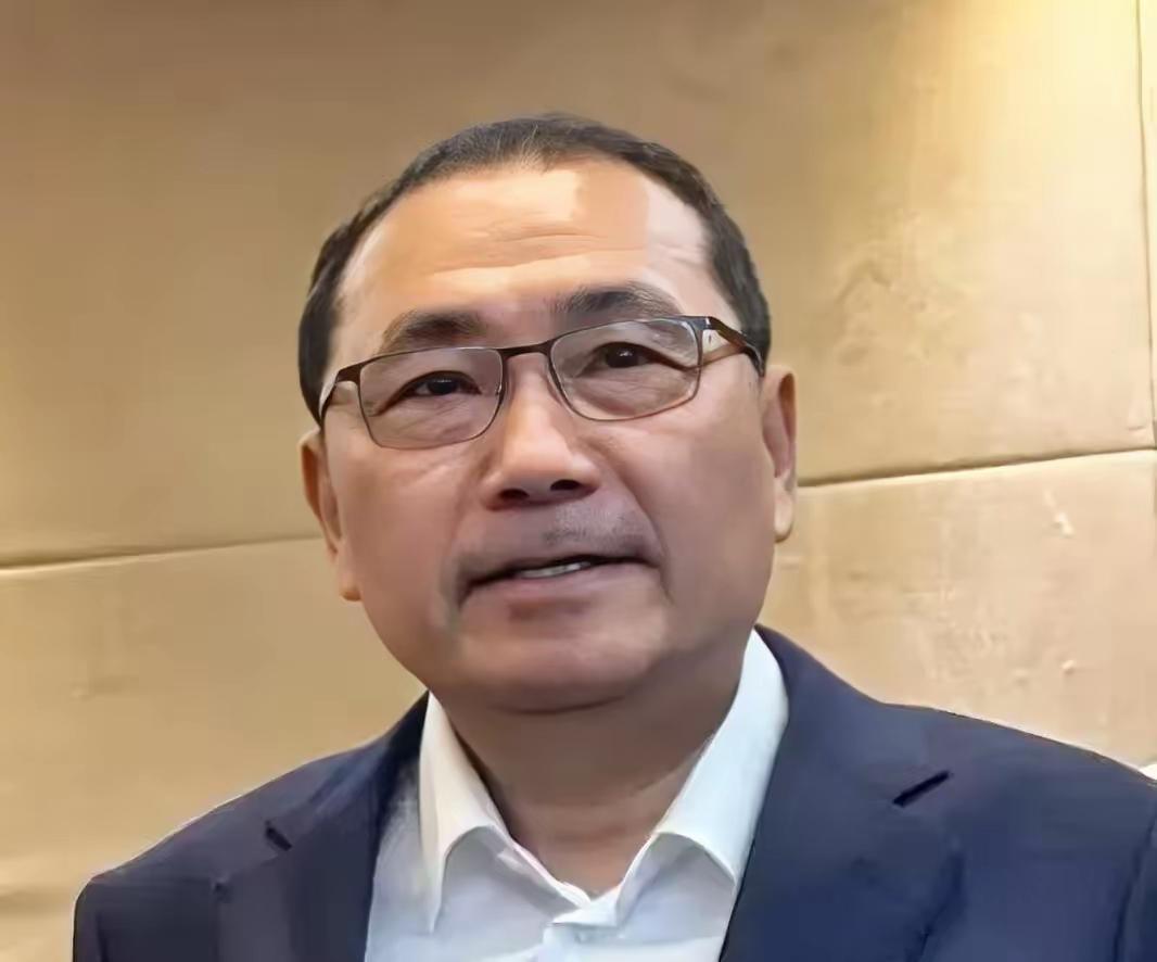 新北市长侯友宜4月1日就国民党主席郑丽文受邀访陆一事表态称，“‘中华民国’是我们