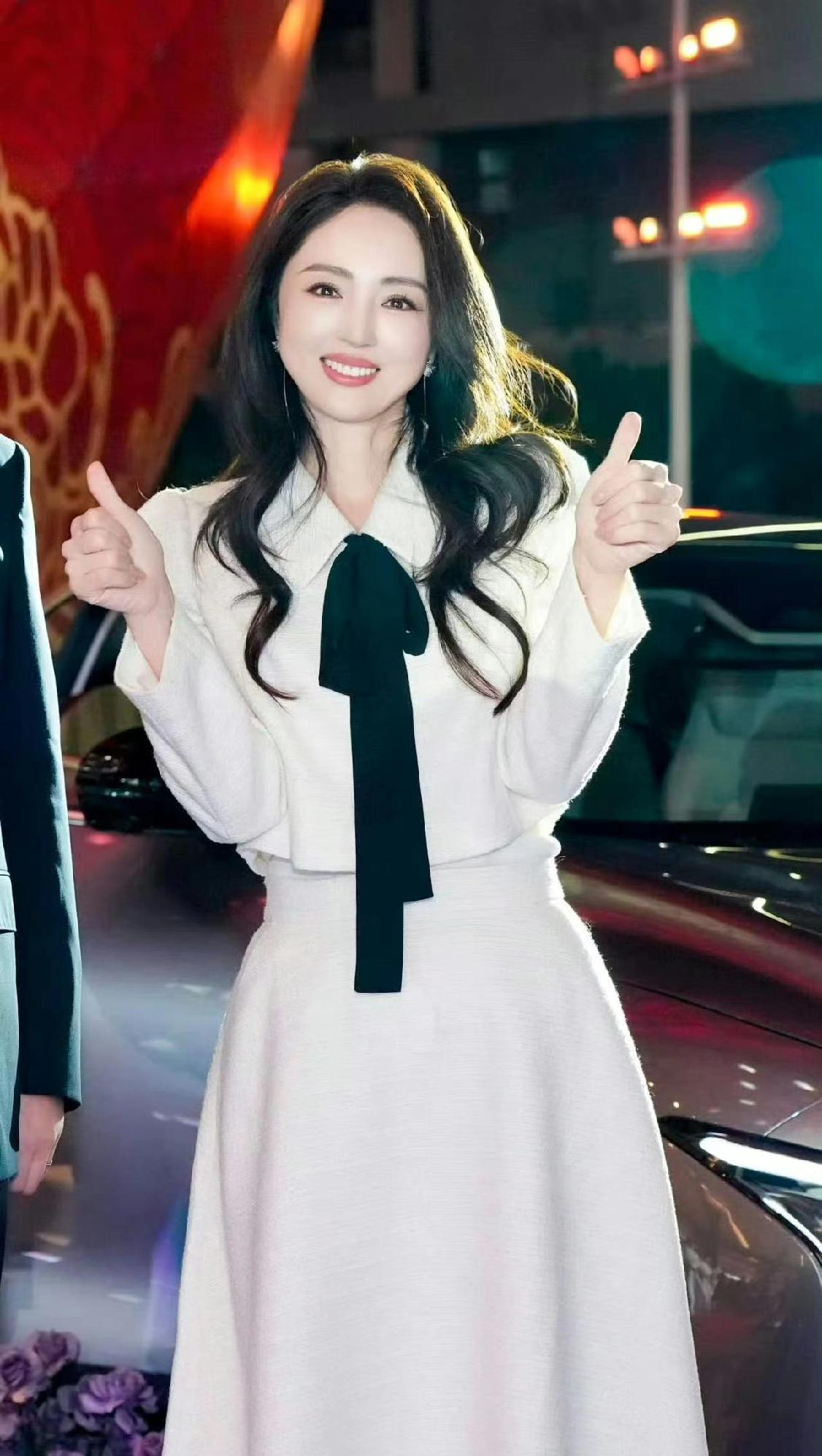 董璇这状态简直绝了！每次出席活动都又优雅又自信，再配上她那精致的五官，妥妥就是“