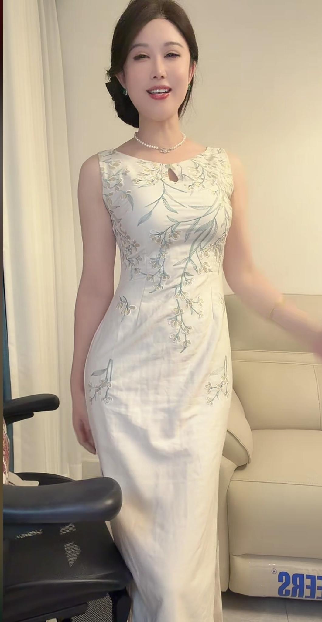 美丽的白莲花，镜头太小装不下你的美[比心][比心]什么年龄段的女人最有女人味?
