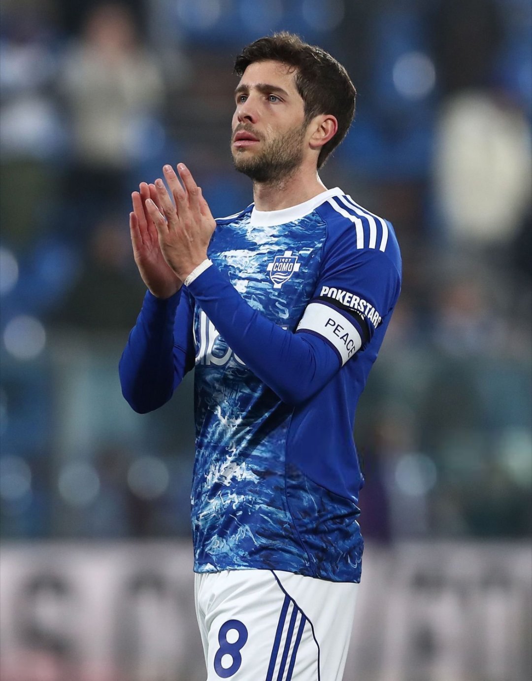 每体记着：随着孔德水平的下降以及没有可靠的替代者，巴塞罗那似乎需要塞尔吉·罗贝托