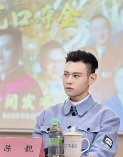 这次青年滑稽演员陈靓肯定要火了，由他领衔主演的上海人民滑稽剧团出品的首部上海喜剧