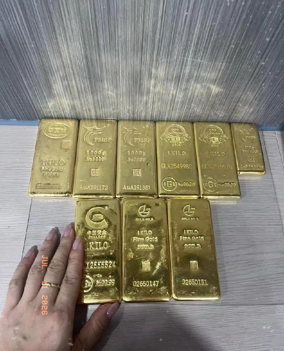 有位经济学家聊金价，一句话就把人说透了。他说，你花10万块买了100克金条，第二