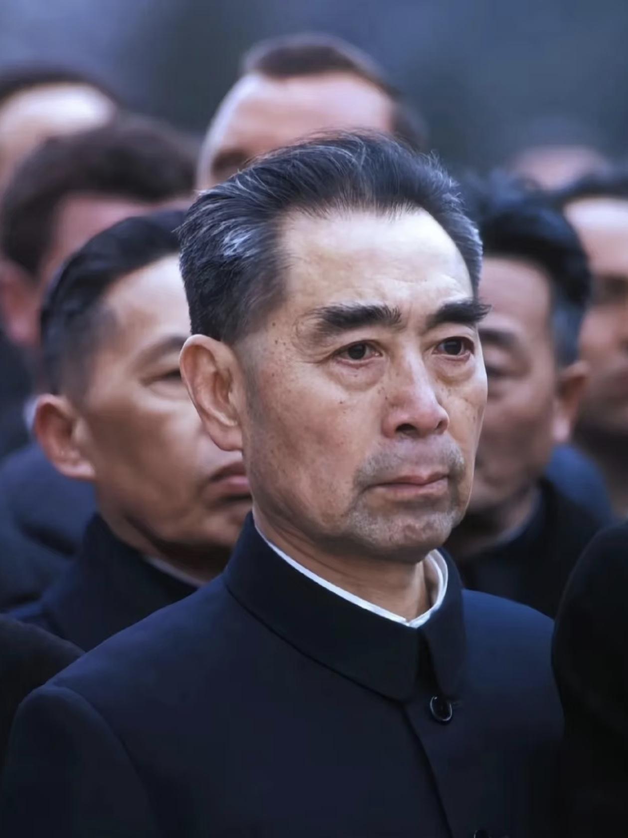 遇到周总理了，千万别划走！他是日内瓦舌战群雄的外交家，更是西花厅里彻夜不眠的守夜