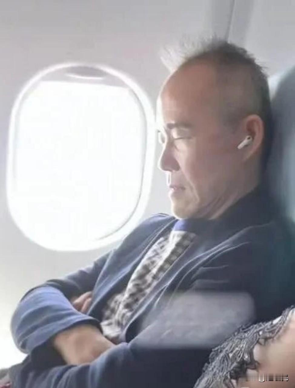 这一组王石的照片，让人明了，原来，王石已然是一位75岁的老人了。但是，莫欺少年