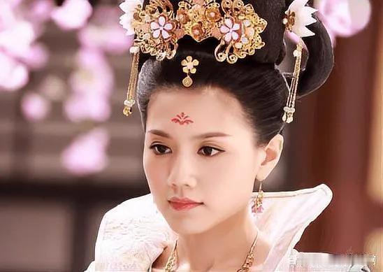 著名王导演的十任晶女郎，真是应用了，老话好白菜都让猪🐷给第一任:李丽珍，第二