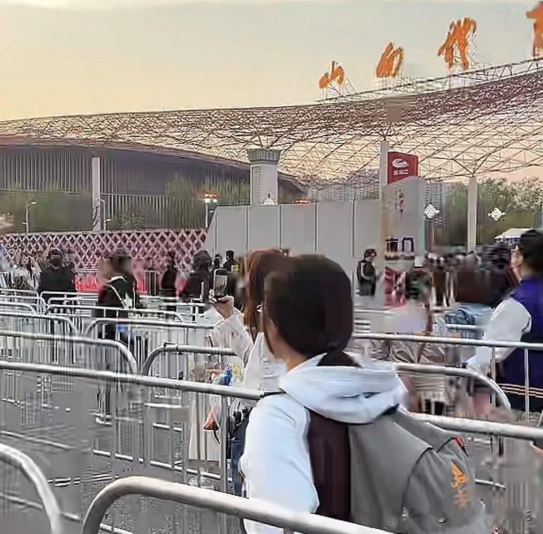 亲戚圈的真相太扎心了，别不信！跟朋友聊天，她给我讲述了她的烦心事儿。她的