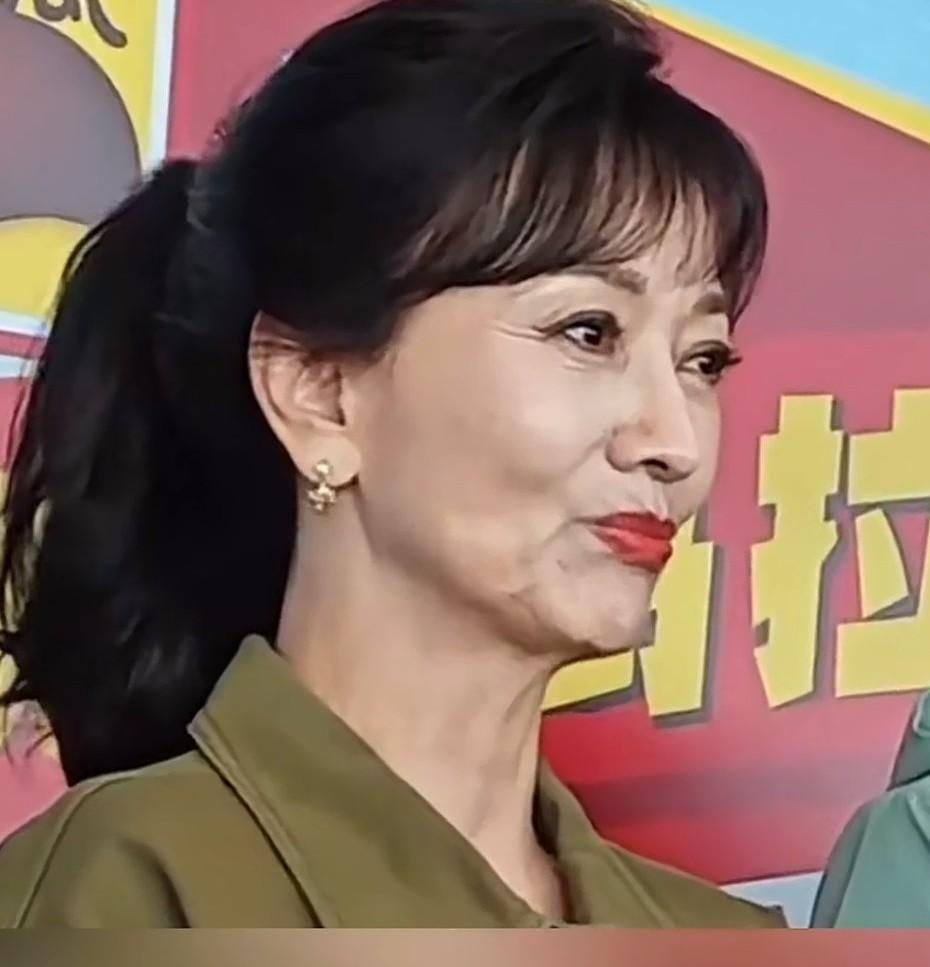 都说赵雅芝吃了防腐剂，是个不老女神。难道只有我觉得她符合实际年龄吗？但是