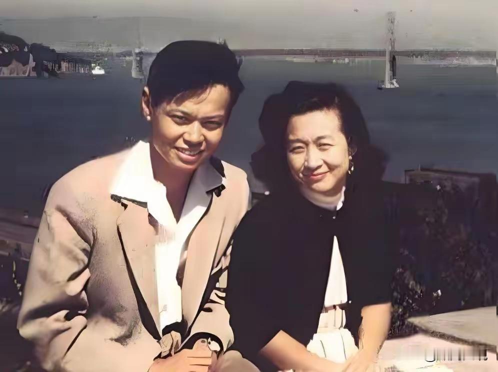 【杨振宁一生两大遗憾】第一个就是父亲的希望，当得知杨振宁要去美国求学，作为数学