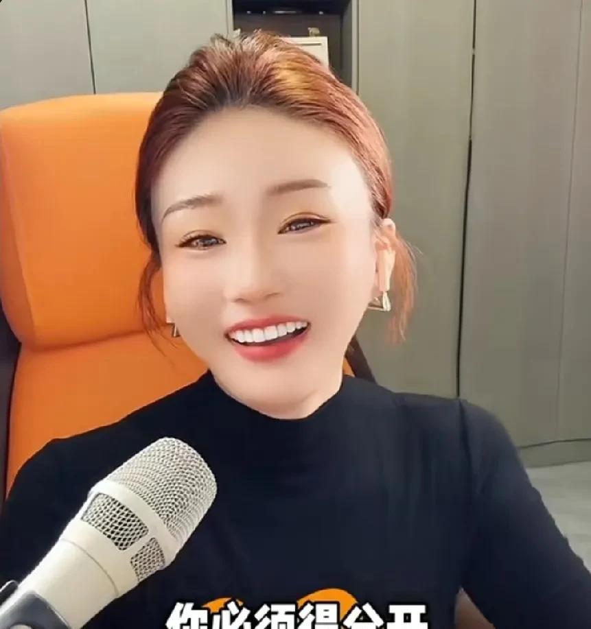 杨妹儿喊话以后找男朋友标准聪明的女人活的洒脱！杨妹儿表示：要找的话也是玩