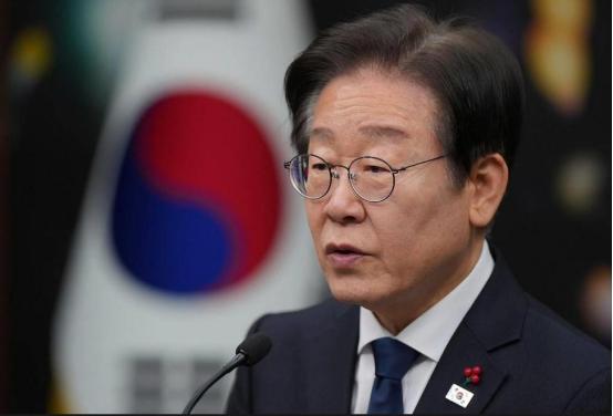 承认了，韩国最高规格等待中国。7月29日，韩国外交部正式透露，王毅外长预计八月