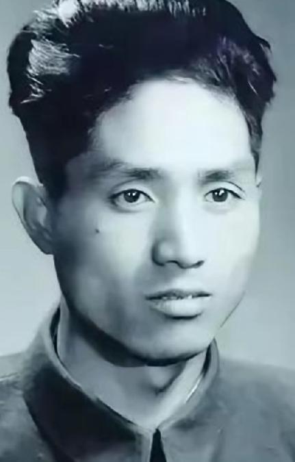 1942年，赵培宪被俘，日军拿他练刺杀，突然他摸到了裤腰带，而且有点松，顿时，他