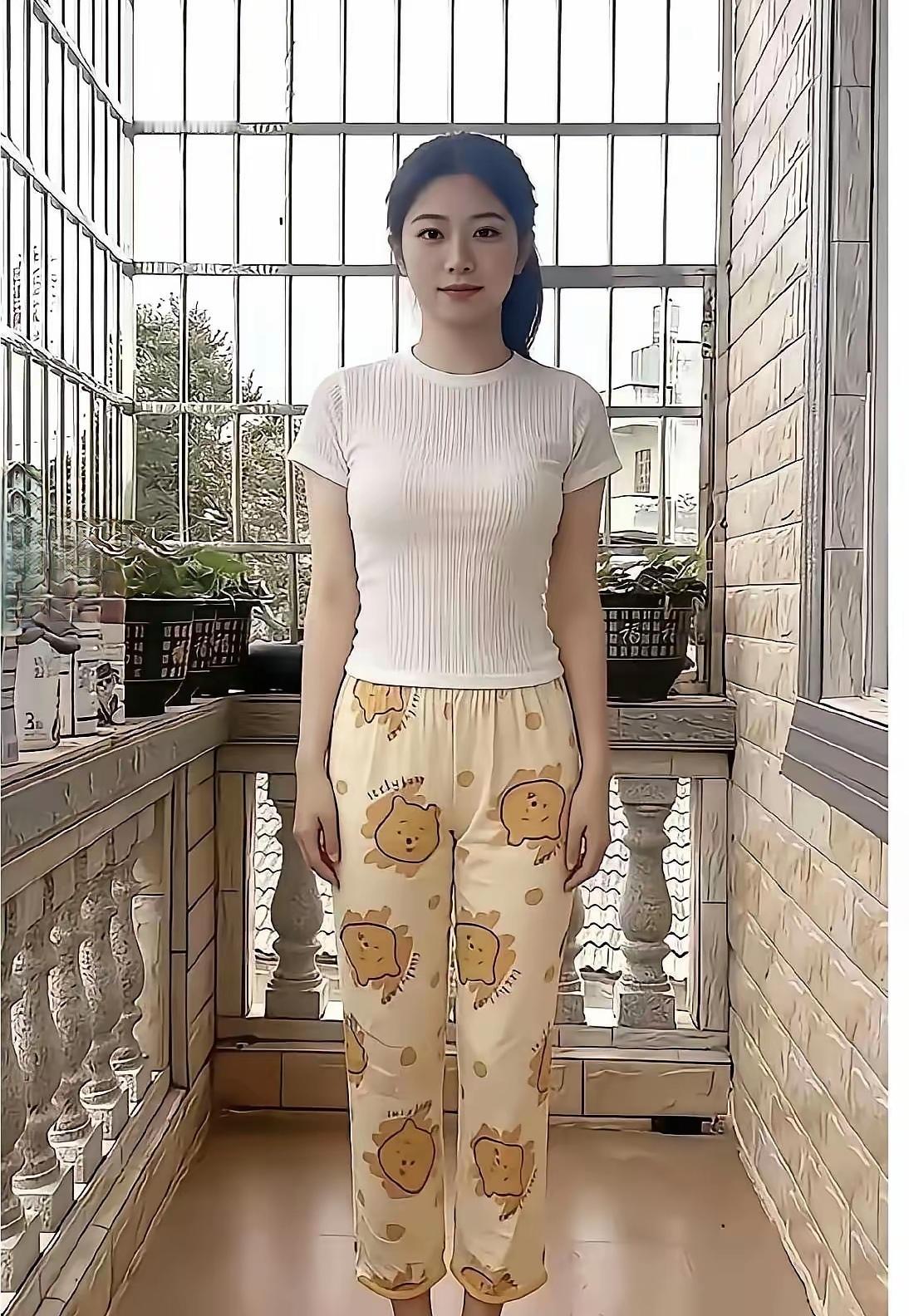 花影摇曳，清风拂面。