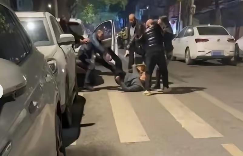 本来是占理的一方，但却因为打人被判了刑，令人唏嘘不已！河南一男子李某，离婚后