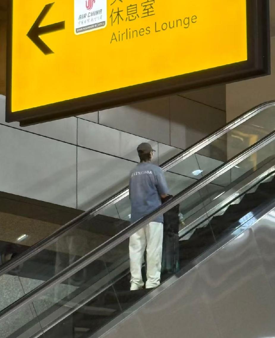 刷到王曼昱回京！封训落幕，并肩同行的模样太圈粉刷到国乒成都封训收官的路透，