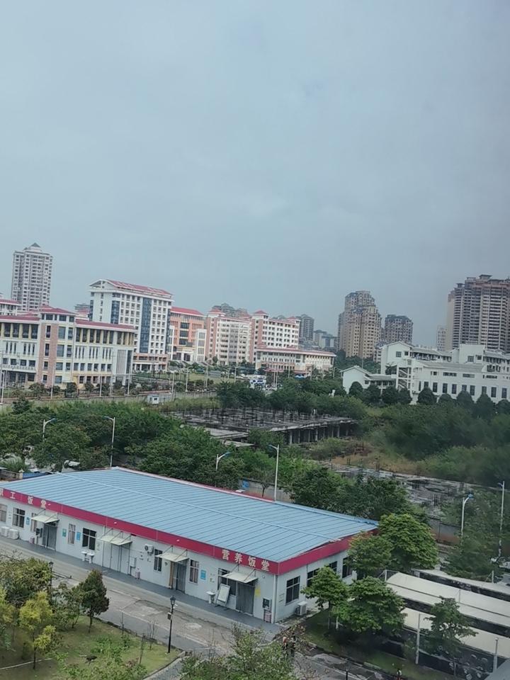 我今天去看了直肠癌那个朋友的病历她以反复左髋关节疼痛2个月住的院然后做的腹部