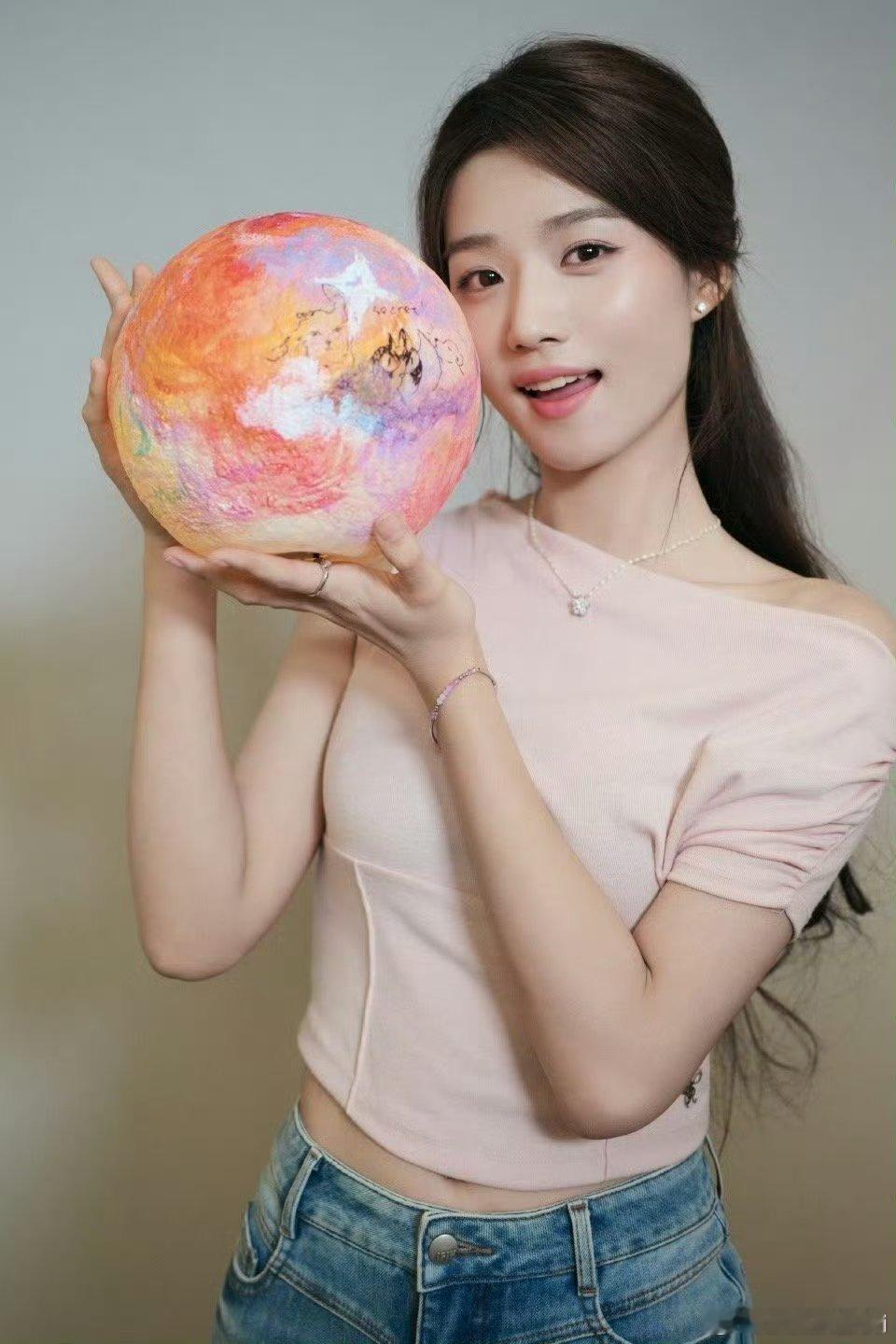 卢昱晓林一折月亮正式杀青啦！继上次看林一的现偶还是暖暖旧时光和卢昱晓合作对我眼睛