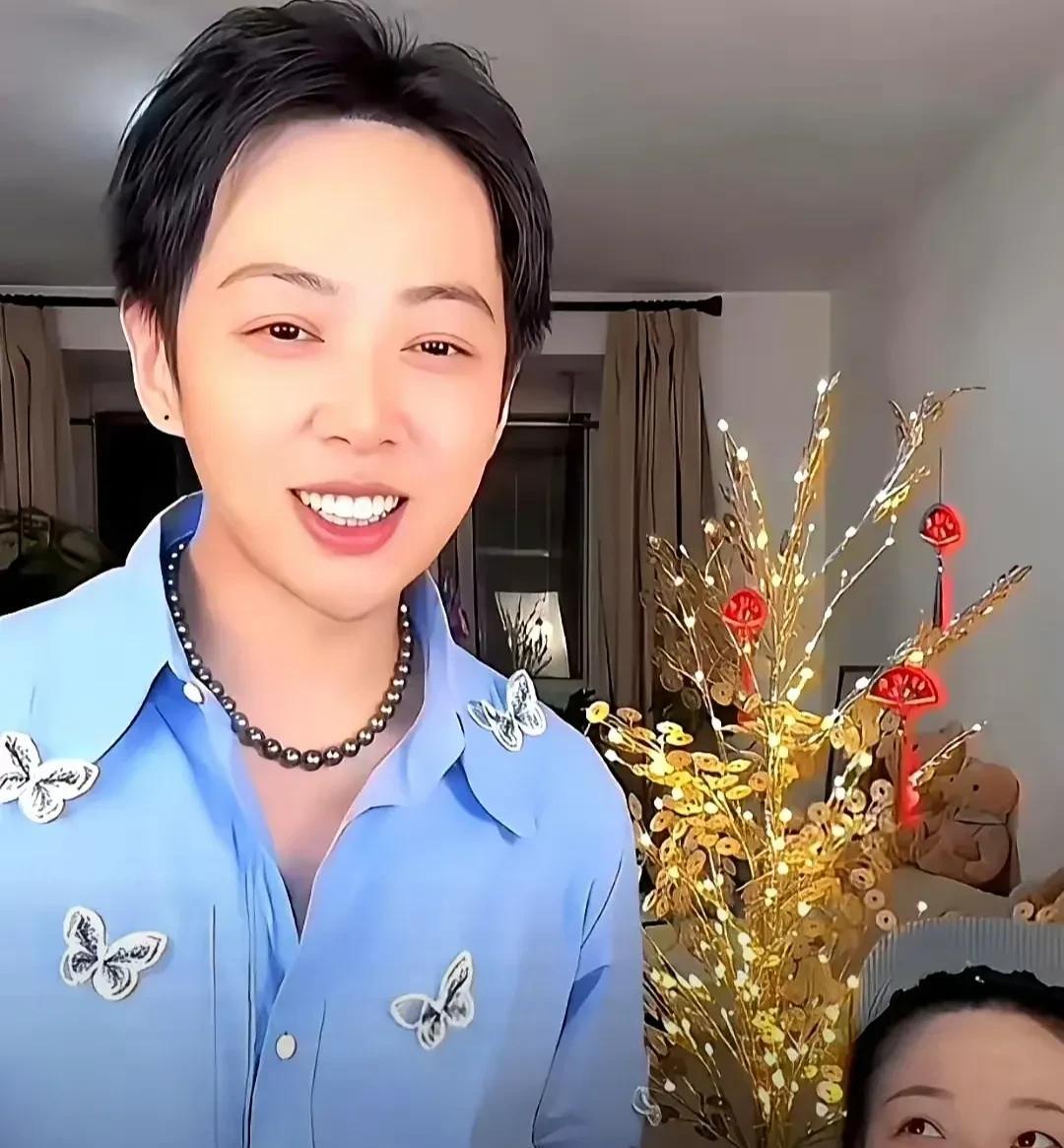 这两天张兰在某手直播火爆。连续三天直播，直播间人气火爆。昨天张兰