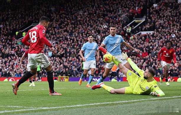 曼联2比0曼城谁能想到，卡里克的曼联临时主帅生涯，是以德比战羞辱曼城开启的。肯