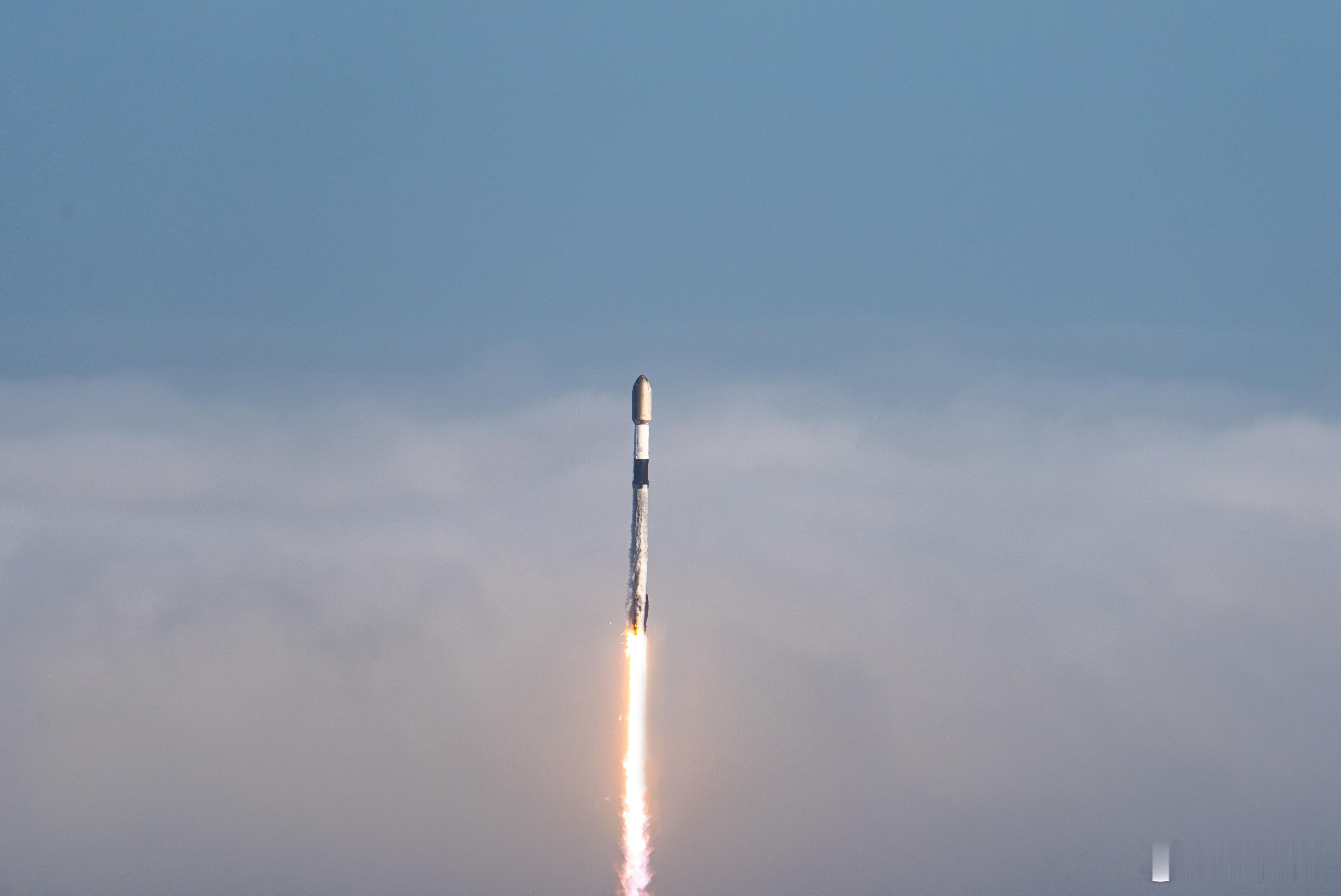 北京时间2026年7月25日23时51分，SpaceX从范登堡太空军基地SLC-