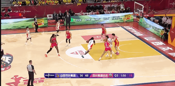 山西女篮第三节突然就崩盘了，这个让人有点意外，本来看了第一节比赛还觉得山西女篮有