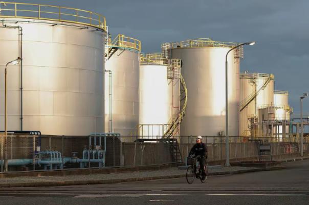 日本没油了，但中国已经停止对日本出口成品油！日本石油商业库存已经见底，日本石