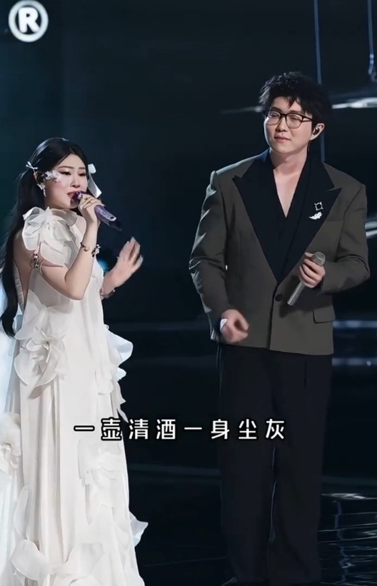 沈佳润好不好看我不评价，​但有一点我非常肯定的是，​沈佳润虽然是歌手出道，但