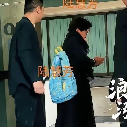 母爱，不要成为溺爱。俞晓冬在年幼时，因母母爱的泛滥，成为她成长路上挥不去的