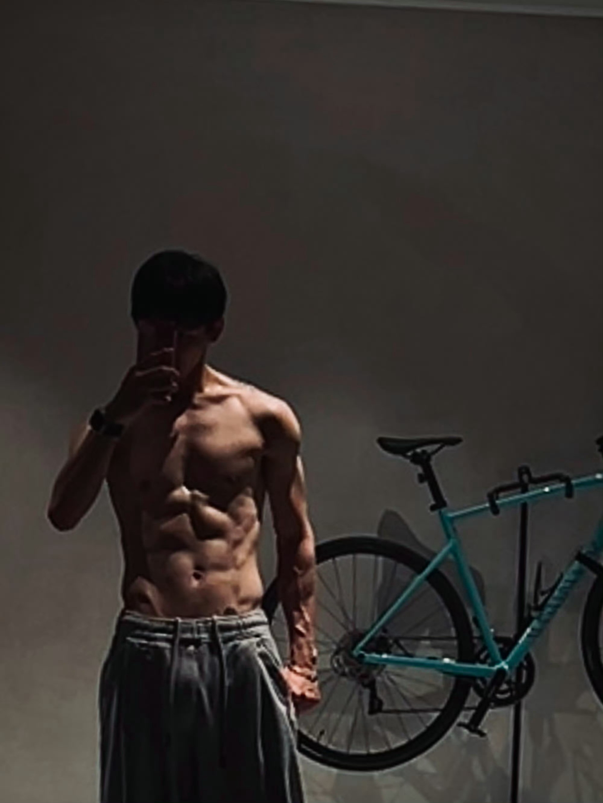 姚琛汗出八块腹肌实时回家！！！我真的没空和你闹了