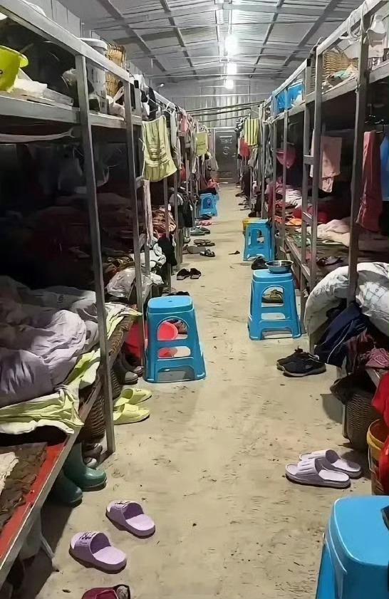 5000一个月的工资住集体宿舍住吗